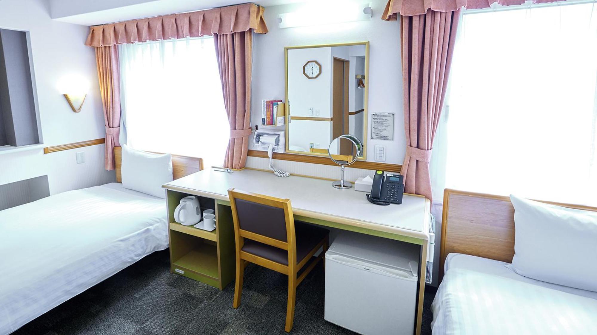 Toyoko Inn Shonan Hiratsuka Eki Kita Guchi No 1 Room photo