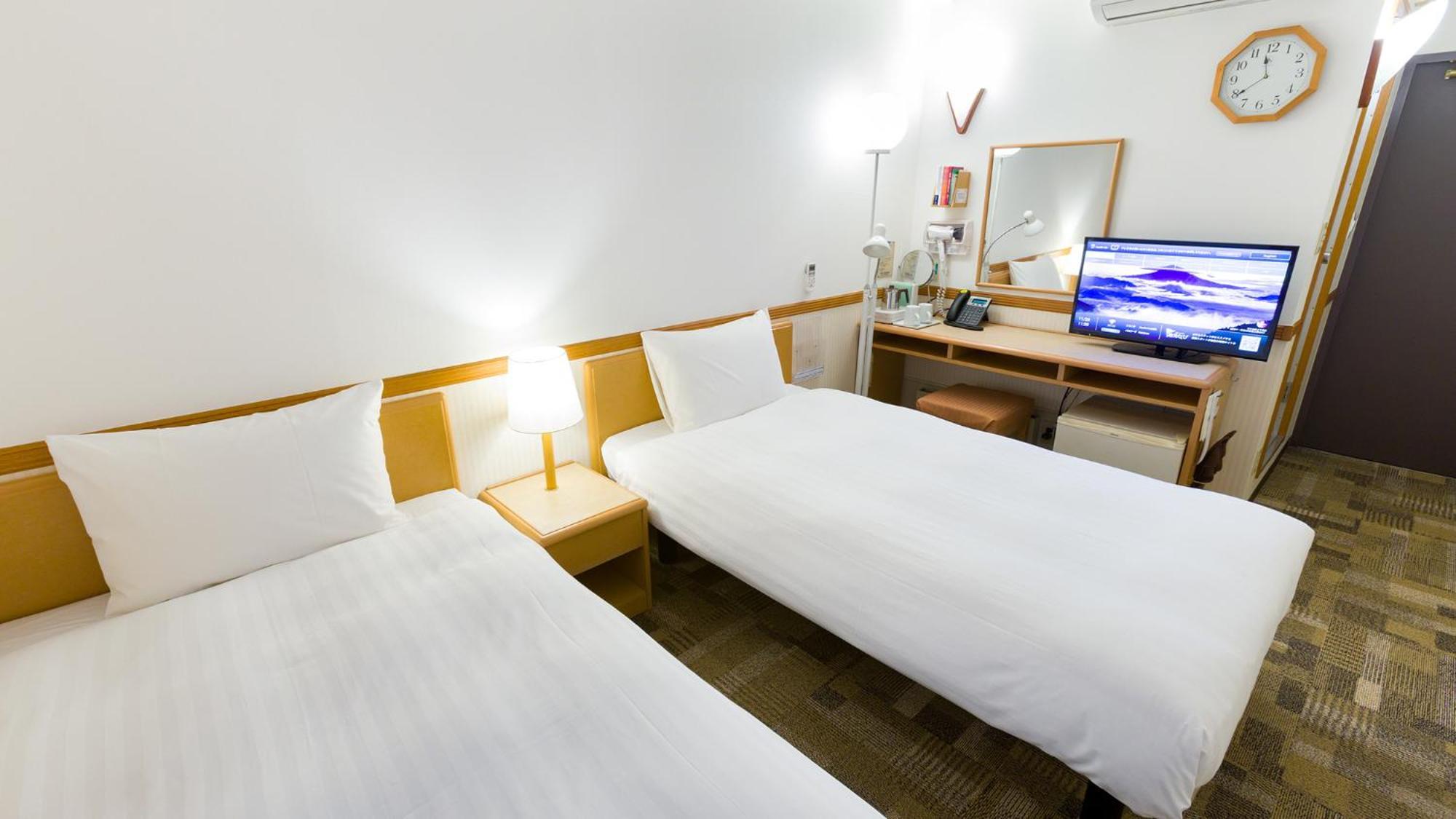 Toyoko Inn Shonan Hiratsuka Eki Kita Guchi No 1 Room photo